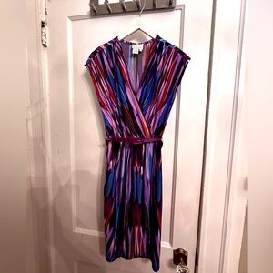 Beautiful knee length surplice dress with removable belt